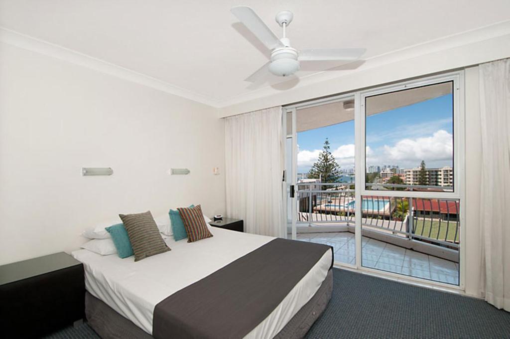 One-Bedroom Apartment with Sea View