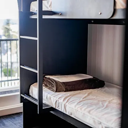 Bunk Surfers Paradise 18-35 Backpacker Hostel (Adults Only)-2